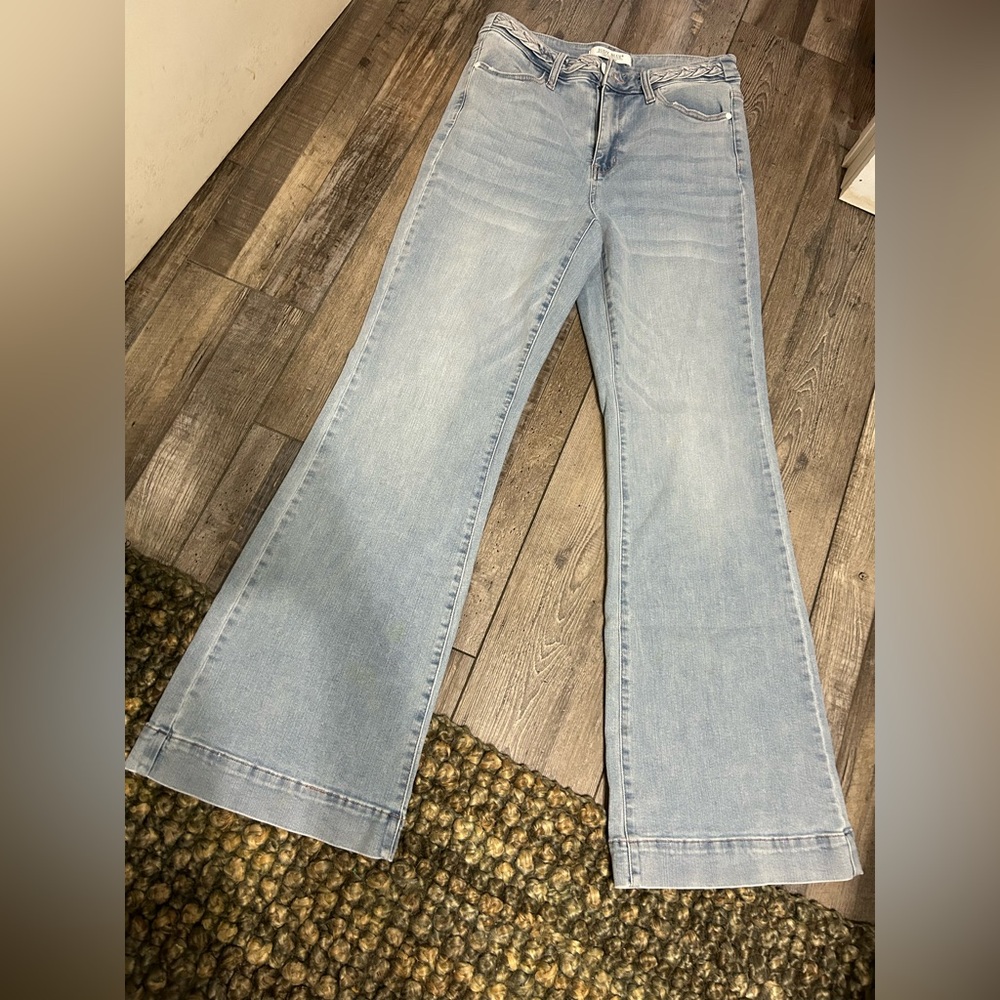 Judy Blue High Rise Light Wash Braided Waistband Wide Leg flare Jeans 7/28